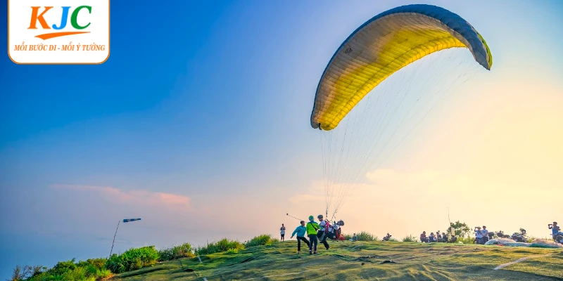 KJC Và Trải Nghiệm Dù Lượn Đà Nẵng - Hành Trình Đầy Cảm Xúc